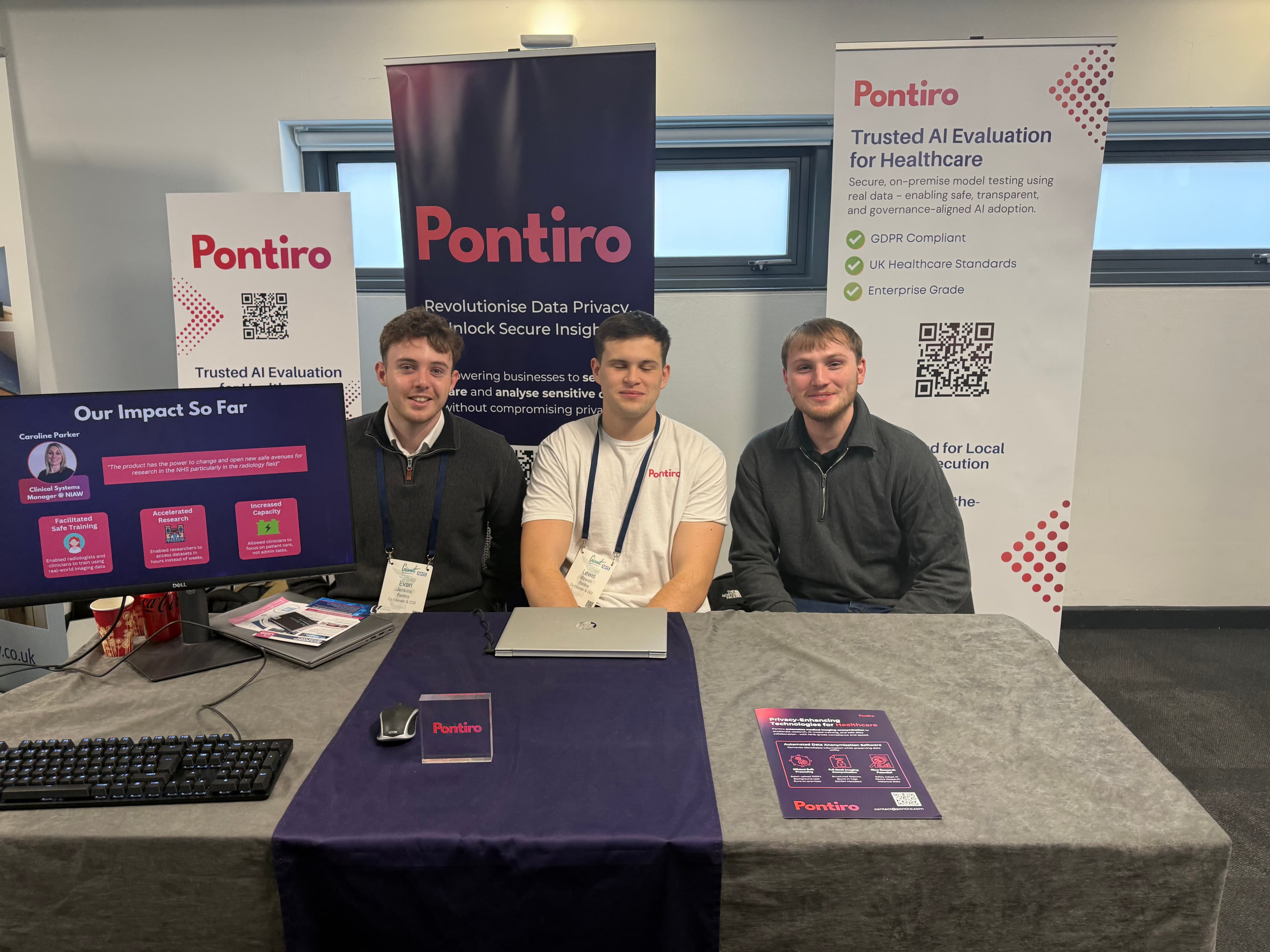 Pontiro team working in a healthcare setting